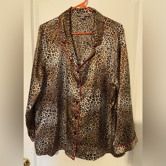 Morgan Taylor Intimates Leopard Silky Button Up - Picture 1 of 6